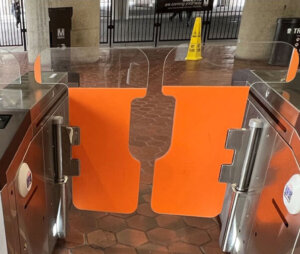 METRO photo new gates