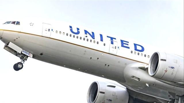 Flyers contend with frustrating summer airline season