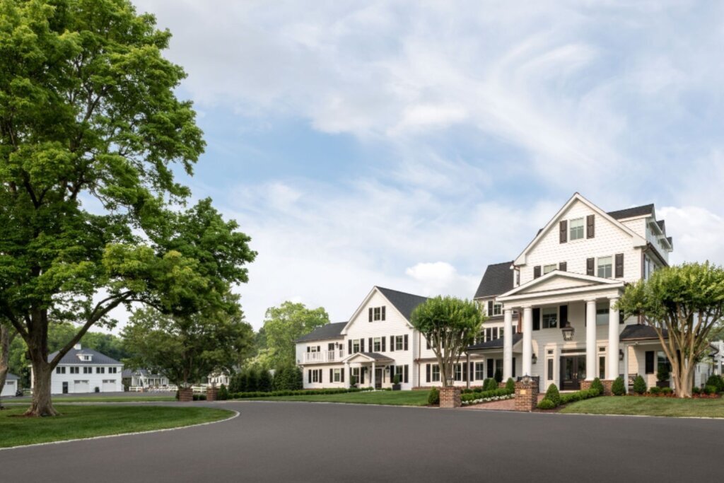The Oaks Waterfront Inn