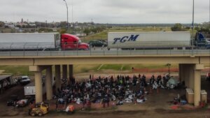 U.S. to reopen border crossings previously closed over migrant influx