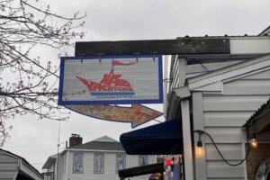 Hard Yacht Cafe (1)