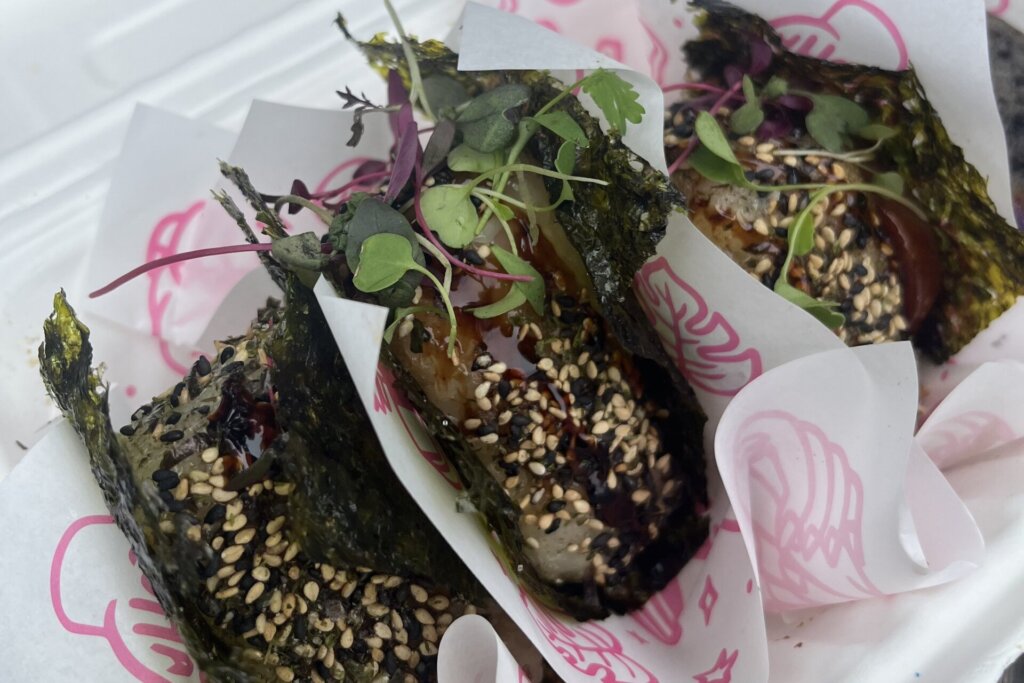 Three musubis