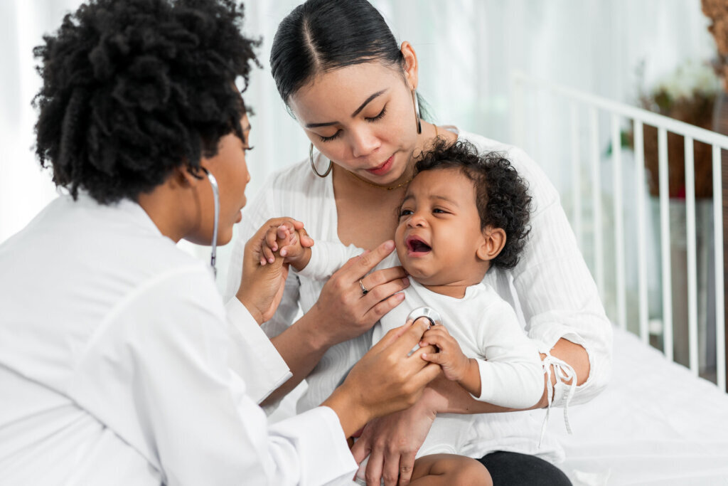 Doctor checks a small child during an exam