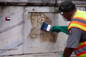 National Parks Staff Removes Graffiti From Yesterday's Pro Palestinian Demonstrations