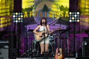 Molly tuttle