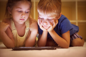 Two kids watching tablet