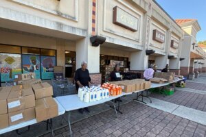 Federal workers food bank