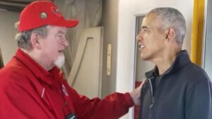 Obama surprises veterans on honor flight