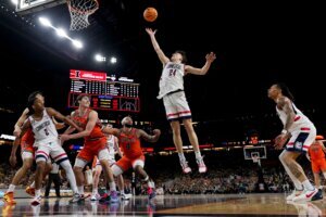 Mullins family shifts longtime allegiance from Michigan to UConn for national championship game