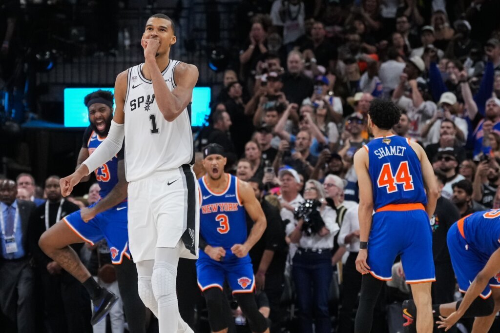 APTOPIX NBA Finals Knicks Spurs Basketball