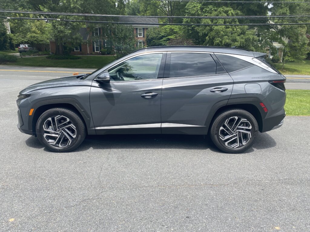 The Hyundai Tucson Hybrid Limited AWD stakes its claim in the crowded compact SUV segment by focusing on comfort, design and value.