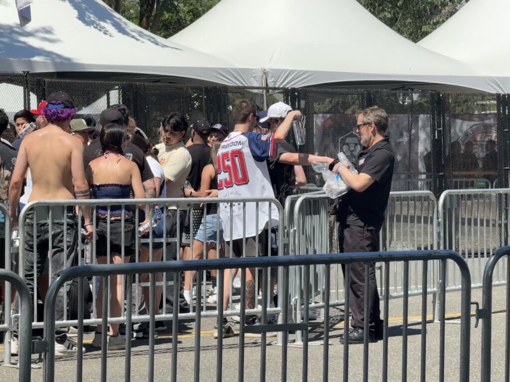 Fans arrive for Saturday's fan fest. (WTOP/Jimmy Alexander)