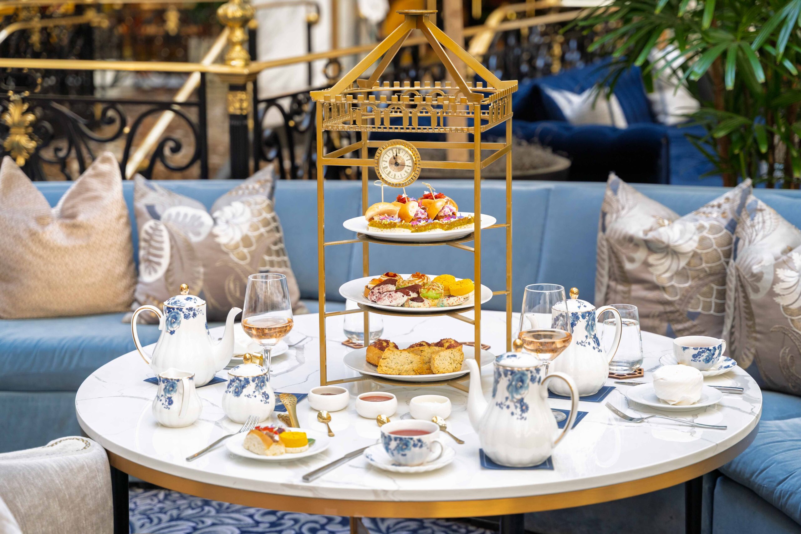 Waldorf Astoria's "Red, White and Brewed" afternoon tea