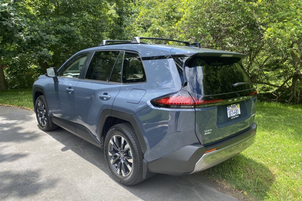 Finished in Storm Cloud blue in this case, and checking in at $46,883 as tested (including destination), this sixth-generation model, in high-end Limited trim, leans into what buyers already love while making smart upgrades across the board.