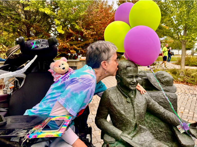 Jeni Stepanek w Mattie Statue
