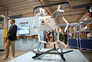 BRITAIN ECONOMY E COMMERCE SHIPPING AMAZON